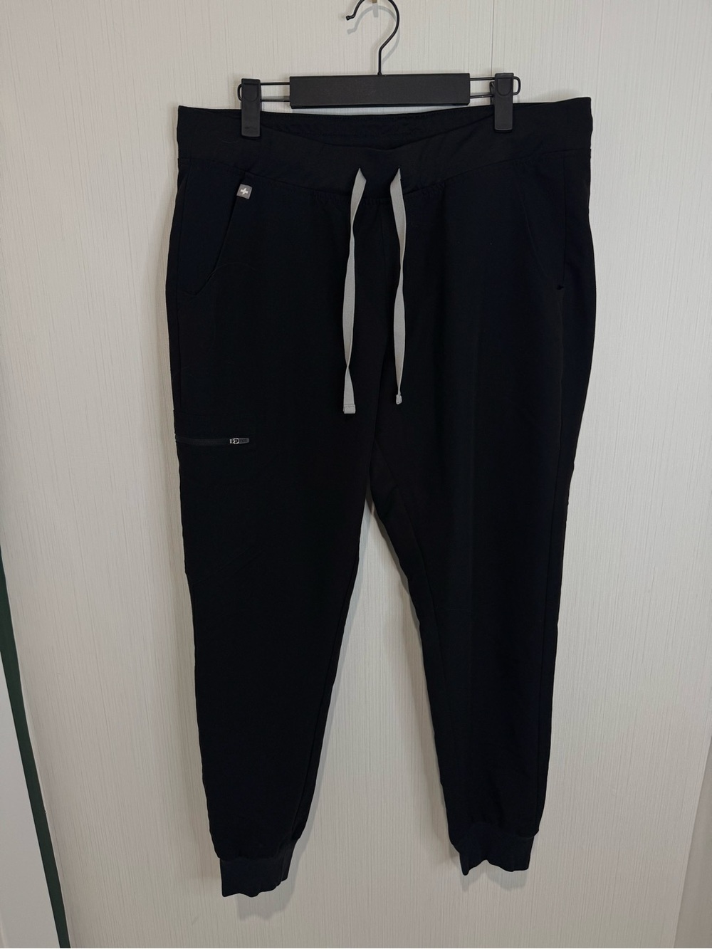 FIGS Zamora Jogger Scrub Pants! Black. Large. No flaws.